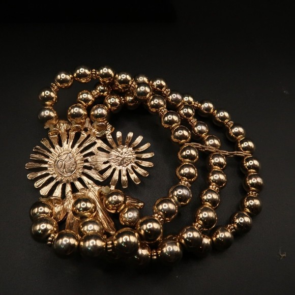 Vintage Goldtone Stretchy Bracelet Beaded with Floral Design Signed Midcentury - Picture 7 of 8